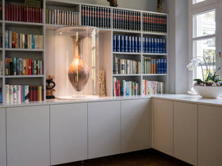 Privatbibliothek, Sideboard und Garderobe nach Maß, Hammer & Margrander Interior GmbH Hammer & Margrander Interior GmbH Otros espacios