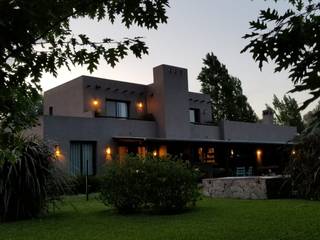 Casa en Manzanares - Pcia de Buenos Aires, Rocha & Figueroa Bunge arquitectos Rocha & Figueroa Bunge arquitectos Rustik Evler