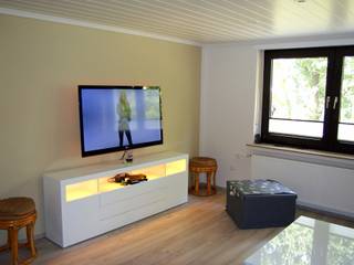 Neugestaltung einer 60 qm Wohnung, wohnausstatter wohnausstatter Ruang Keluarga Modern Multicolored