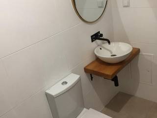 Banheiros clássicos por Buildemant - Construção e Manutenção, Lda Clássico