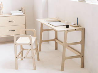 Mid Century Desk FRISK, Plywood Project Plywood Project Minimalistyczne domowe biuro i gabinet Sklejka