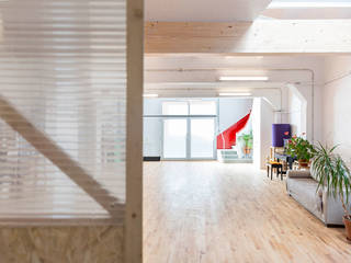 Taller Convertido en Vivienda, IMAGINEAN IMAGINEAN Salas de estar modernas Madeira Efeito de madeira