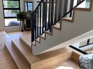 Westcliff home, Imagine Architects (Pty) Ltd Imagine Architects (Pty) Ltd Лестницы Твердая древесина Многоцветный