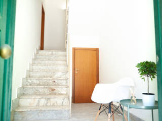 TERRATETTO UNIFAMILIARE, CRESCO HOME STAGING CRESCO HOME STAGING Pasillos, vestíbulos y escaleras minimalistas