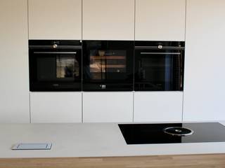 Hedendaags modern wit, NewLook Keukens & Interieur NewLook Keukens & Interieur Cocinas integrales Madera Acabado en madera