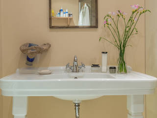 Styling Project , Mabella Artisans Interior Design Mabella Artisans Interior Design Mediterranean style bathrooms Ceramic