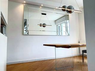 Specchio e tavolo, S.R. Arredi S.R. Arredi Modern study/office Solid Wood Wood effect