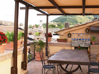 Dettagli di una casa di campagna, Au dehors Studio. Architettura del Paesaggio Au dehors Studio. Architettura del Paesaggio Rustic style balcony, veranda & terrace