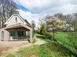 Houten uitbouw Diepenveen, Studio Groen+Schild Studio Groen+Schild Casas de madera Madera Acabado en madera