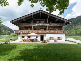 DIE GESCHICHTE DER GESPRÄCHE - ein Landhaus als Ferienwohnsitz, SNOW ARCHITEKTUR SNOW ARCHITEKTUR Casas de campo Madera Acabado en madera