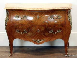 Upcoming September Furniture Auction , Philips Auctions Philips Auctions クラシカルスタイルの 玄関&廊下&階段