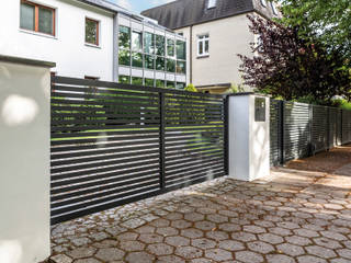 Modell Juist, Nordzaun Zäune - Tore - Sicherheit, Inh. Dipl. Ing (FH) Torben Suhr Nordzaun Zäune - Tore - Sicherheit, Inh. Dipl. Ing (FH) Torben Suhr Modern Garden Aluminium/Zinc Fencing & walls