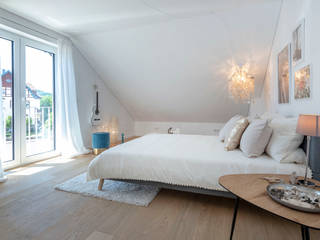 Großzügige Penthouse-Maisonette, Cornelia Augustin Home Staging Cornelia Augustin Home Staging Kamar Tidur Modern