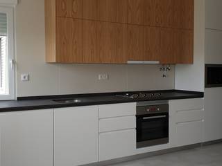 Cozinha Lacada e madeira de carvalho, RAIZ QUADRADA RAIZ QUADRADA Kitchen units Engineered Wood Transparent