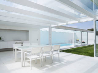 Costa Nova Apartment, GAVINHO Architecture & Interiors GAVINHO Architecture & Interiors Hồ bơi phong cách hiện đại