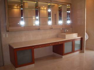 Muebles bajo labavos, SerchPorter SerchPorter Bagno moderno Legno massello Variopinto