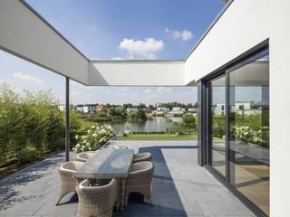 Repräsentative Terrassen am Seeufer, METTEN Stein+Design GmbH & Co. KG METTEN Stein+Design GmbH & Co. KG Modern balcony, veranda & terrace Concrete