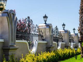 Alkent Göl Malikaneleri'nde bir malikanenin ferforje işleri, Ramez Ferforje Sanat Atölyesi Ramez Ferforje Sanat Atölyesi Jardines frontales