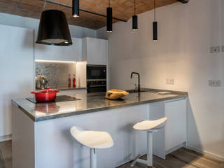 Ristrutturazione in centro storico, Aire Studio Associato Aire Studio Associato Modern style kitchen