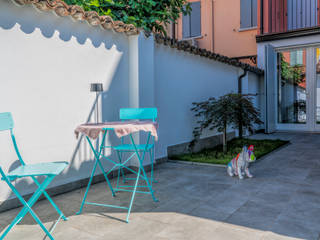 Ristrutturazione in centro storico, Aire Studio Associato Aire Studio Associato Modern garden