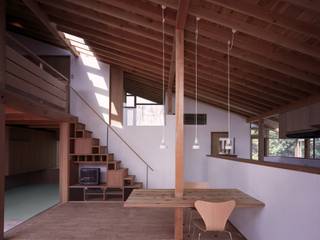 橘の家, 西島正樹／プライム一級建築士事務所 西島正樹／プライム一級建築士事務所 Modern dining room Wood Wood effect