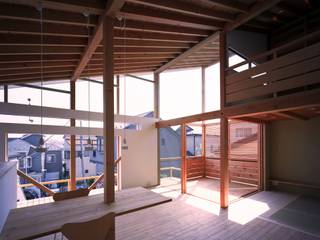 橘の家, 西島正樹／プライム一級建築士事務所 西島正樹／プライム一級建築士事務所 Balcony Wood Wood effect