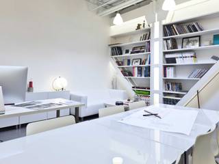 Офис архитектурного бюро Studio-TA, ООО "Студио-ТА" ООО 'Студио-ТА' Bureau moderne Blanc