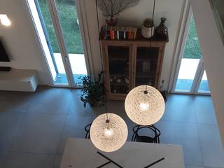 Villa con soppalco, StudioA di Annalisa Mapelli StudioA di Annalisa Mapelli Moderne Wohnzimmer