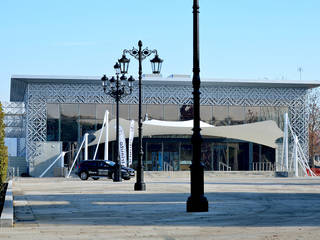 Expolima - fachada em sistema agrafado (SAG), AFCAMÕES, Lda. AFCAMÕES, Lda. Стіни Скло