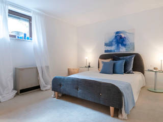 We love: Blue, Cornelia Augustin Home Staging Cornelia Augustin Home Staging غرفة نوم