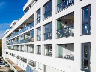 Moderne Balkonverglasungen für ein Mehrfamilienhaus, Lumon Deutschland GmbH Lumon Deutschland GmbH Balcony Glass