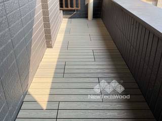 【尺寸混搭的工作陽台｜＃古木色快組地板】, 新綠境實業有限公司 新綠境實業有限公司 Balcony Wood-Plastic Composite