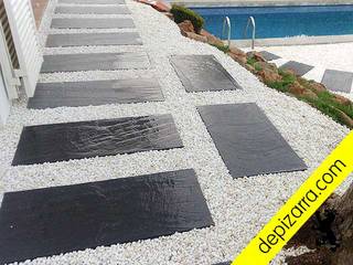 Caminos y sendas de pizarra negra y cantos blancos., depizarra.com depizarra.com Jardines de invierno de estilo escandinavo Piedra