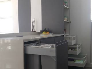 Dark Grey kitchen Stellenbosch, De Kitchenology De Kitchenology Cozinhas modernas MDF