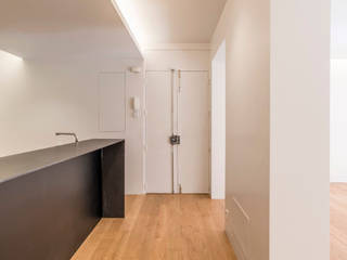 Apartamento T3 - Remodelação total, FORWARD Group FORWARD Group モダンスタイルの 玄関&廊下&階段