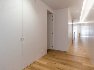 Apartamento T3 - Remodelação total, FORWARD Group FORWARD Group Pasillos, vestíbulos y escaleras modernos