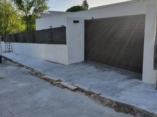 CERRAMIENTO DE PARCELA, MULTISERVICIOS EGO INGENIEROS SL MULTISERVICIOS EGO INGENIEROS SL Jardines de estilo moderno