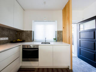 Projeto e Execução_Reabilitação Cozinha Campolide, Desenho Branco Desenho Branco Eclectic style kitchen White