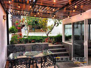 Pergolas elaboradas con Duelatec Elegance, Lamitec SA de CV Lamitec SA de CV Minimalist balcony, veranda & terrace Metal