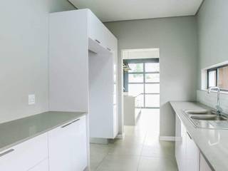 Modern House Silverlakes and surrounding area, Building Project X (Pty) Ltd. Building Project X (Pty) Ltd. Modern style kitchen