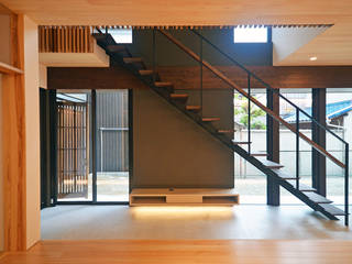 三輪の家, 大塚高史建築設計事務所 大塚高史建築設計事務所 Modern living room Wood Wood effect