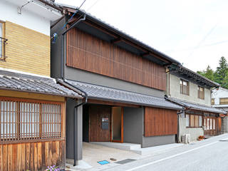 三輪の家, 大塚高史建築設計事務所 大塚高史建築設計事務所 Casas de madeira Madeira maciça Multicolor