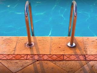 Stained Pool Deck, Menifee Pool Deck Repair & Resurfacing Menifee Pool Deck Repair & Resurfacing Pavimentos