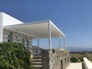Progettazione villa e guesthouse tra gli ulivi_PAros_Cicladi_GREECE, studio patrocchi studio patrocchi Hiên, sân thượng phong cách tối giản