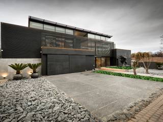 Victoria Residence, Nico Van Der Meulen Architects Nico Van Der Meulen Architects Nowoczesne domy