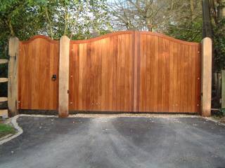 HIGH QUALITY WOODEN GATES & WOODEN GARAGE DOORS IN SURREY, KTK Bespoke Gates KTK Bespoke Gates Modern style doors