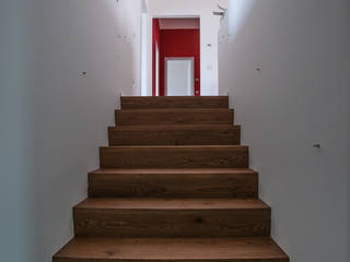 Appartamento per una mamma, WBA WBA Eclectic style corridor, hallway & stairs Wood Wood effect