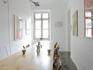 CASA PER UN UOMO CON TRE FIGLI, Cerra+Corbani Cerra+Corbani Столовая комната в стиле минимализм