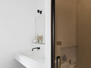 BAGNO CON LAVANDERIA, Cerra+Corbani Cerra+Corbani 미니멀리스트 욕실