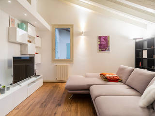 Ristrutturazione appartamento di 80mq a Cologno al Serio, Bergamo, Facile Ristrutturare Facile Ristrutturare ห้องนั่งเล่น